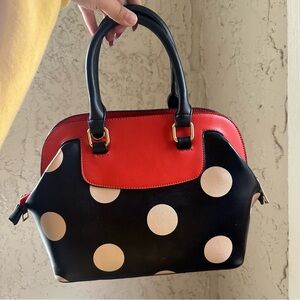 Black and Red Polka Dot Faux Detail Handbag w/ Gold Accents ❤️🖤